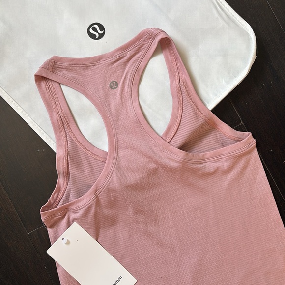 LULULEMON SWIFTLY TECH RACERBACK TANK 2.0 RACE IN PINK HAZE SZ 4 NWT - Picture 4 of 6